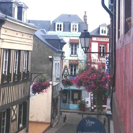 Rue Du Marechal Foch